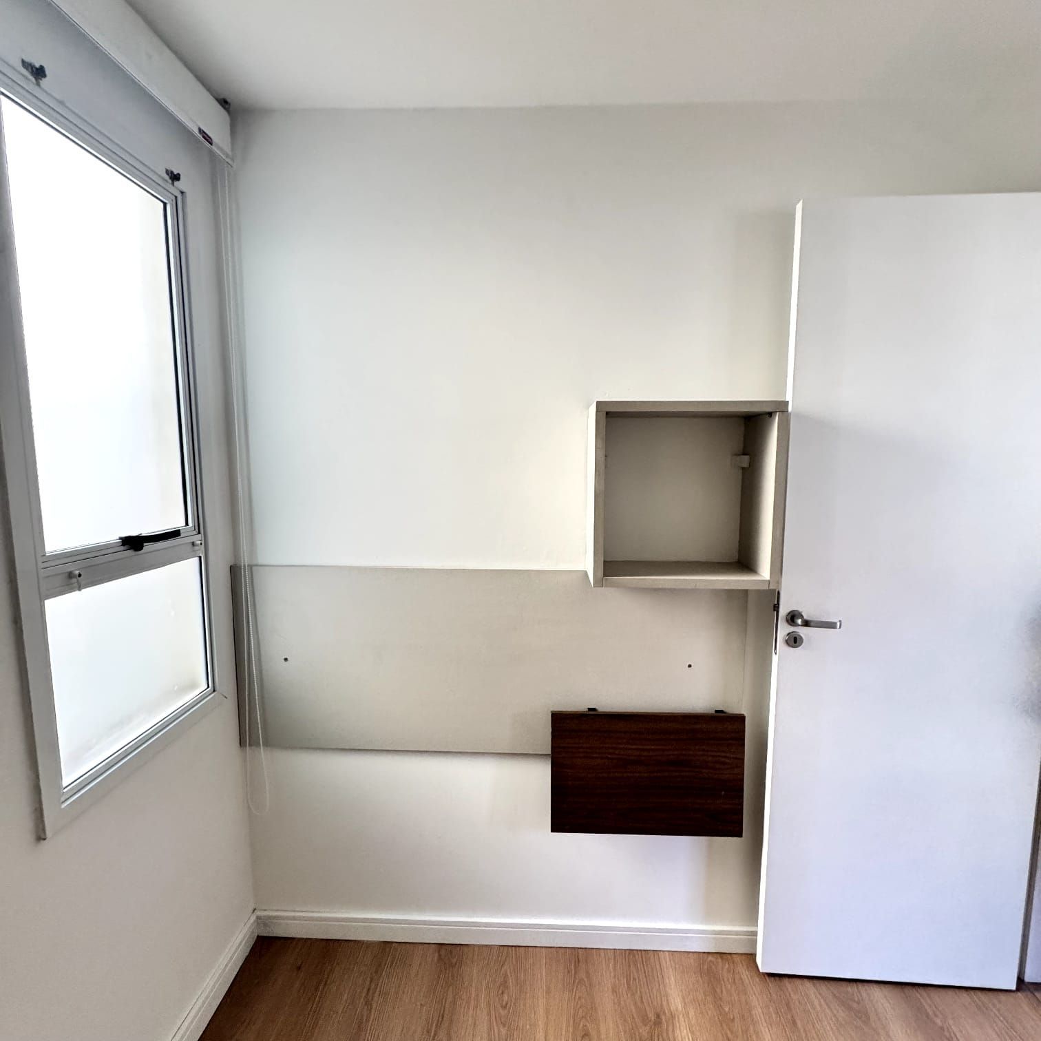 Excelente apartamento 03 dormitórios com vaga de estacionamento e semi-mobiliado