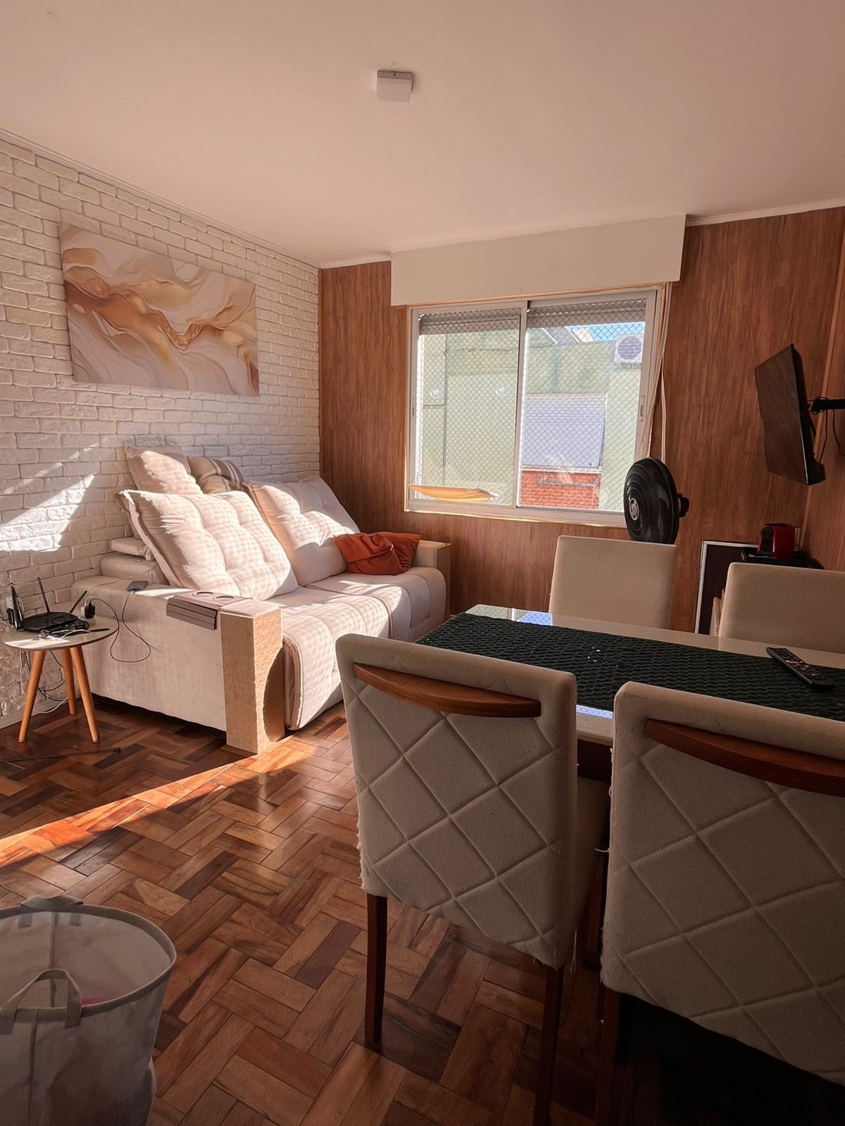 Apartamento semi mobiliado de 2 dormitórios no bairro Cristal