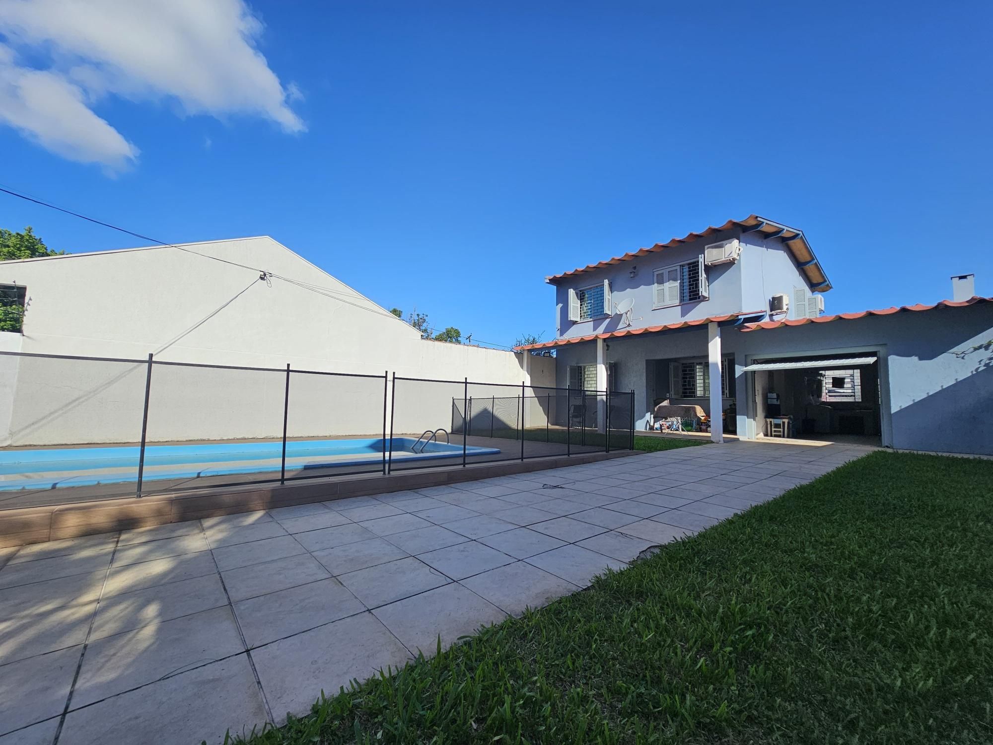 Casa à venda com 134m², 3 quartos, 3 vagas no bairro Hípica em Porto Alegre