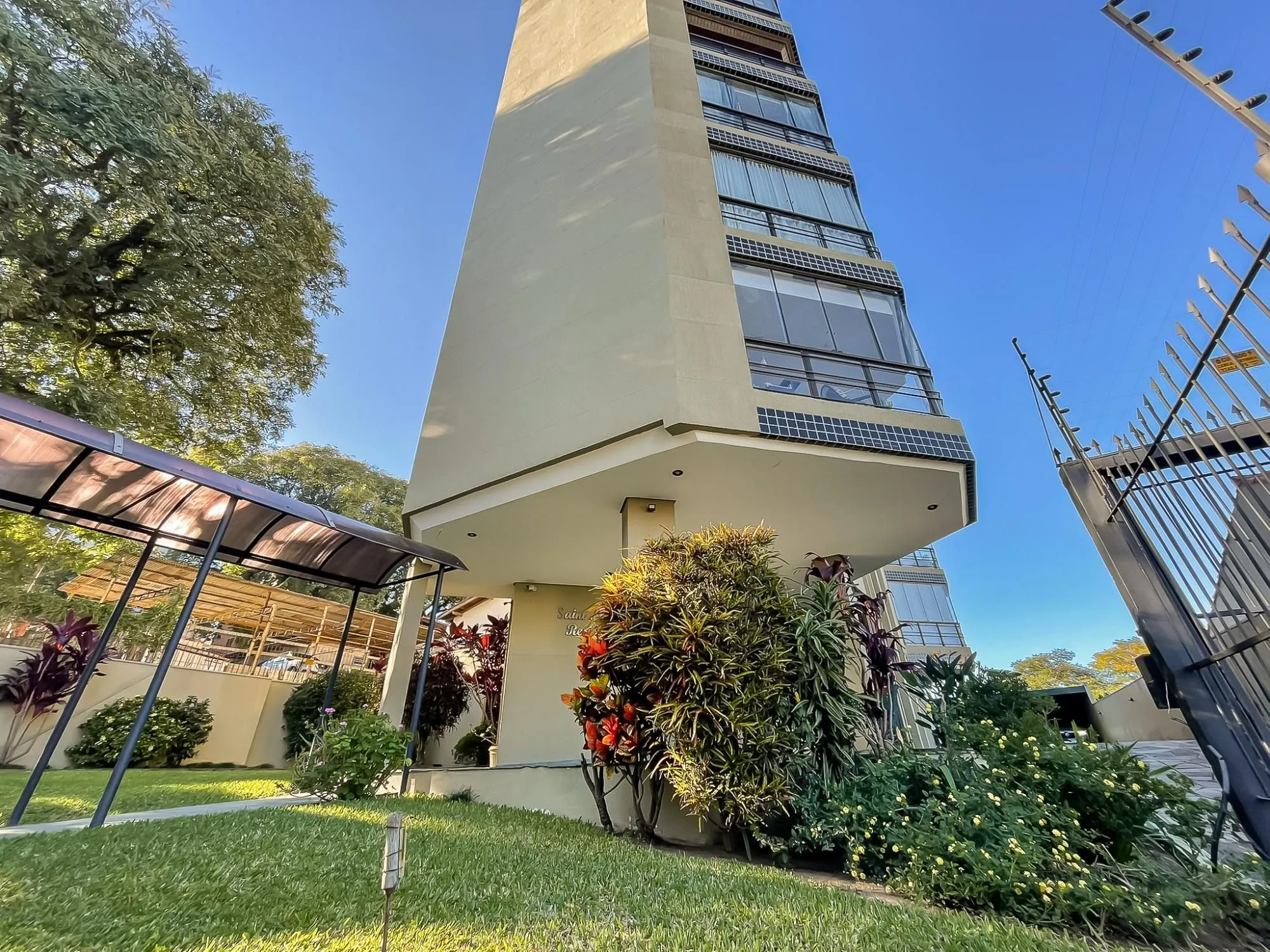 Cobertura com 157m², 3 dormitórios no bairro Tristeza em Porto Alegre para Comprar