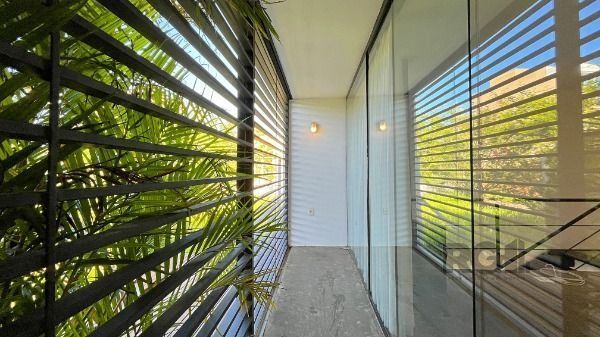 Casa à venda com 2 quartos, 171m², 1 suíte, 3 vagas, Rua Manoel Fernandes no bairro Guarujá em Porto Alegre