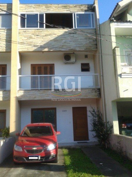 Casa em Porto Alegre, no bairro Hípica, com 3 dormitório(s), à venda.