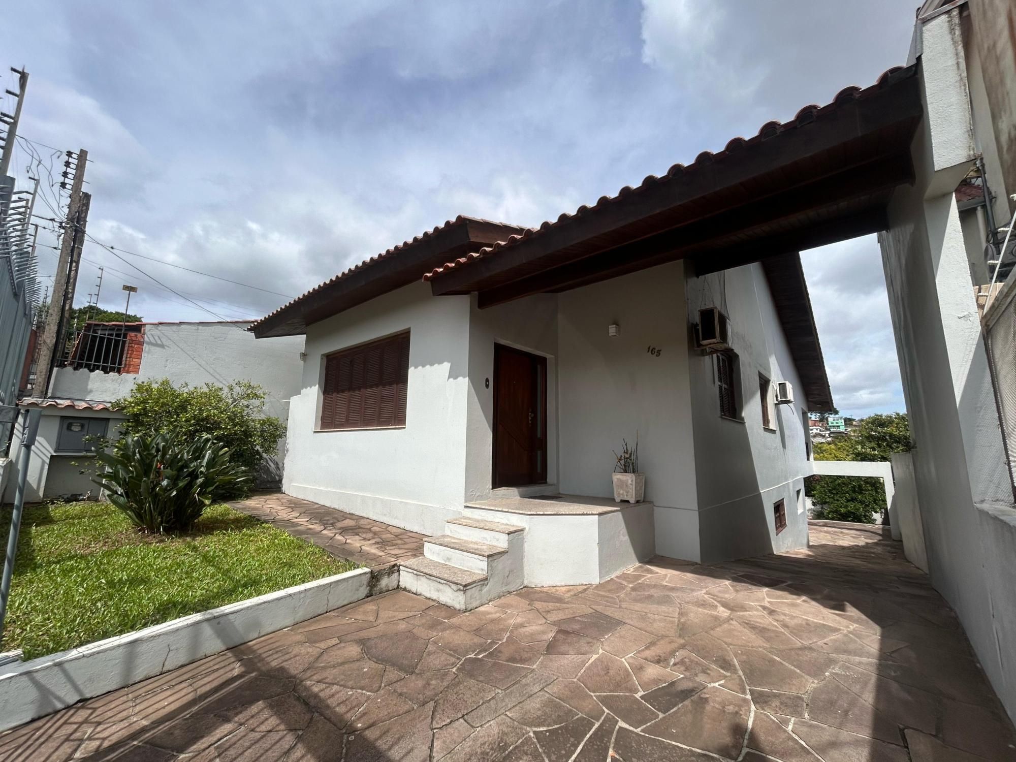Casa à venda com 333m², 3 quartos, 1 suíte no bairro Partenon em Porto Alegre