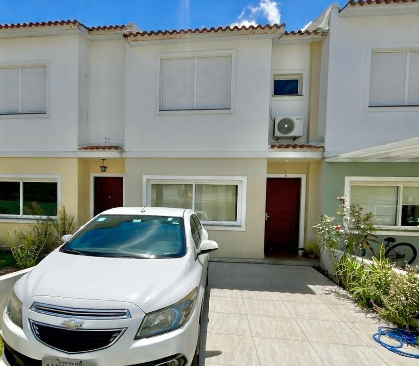 Casa de Condomínio, 3 dormitórios no bairro Hípica em Porto Alegre para Comprar