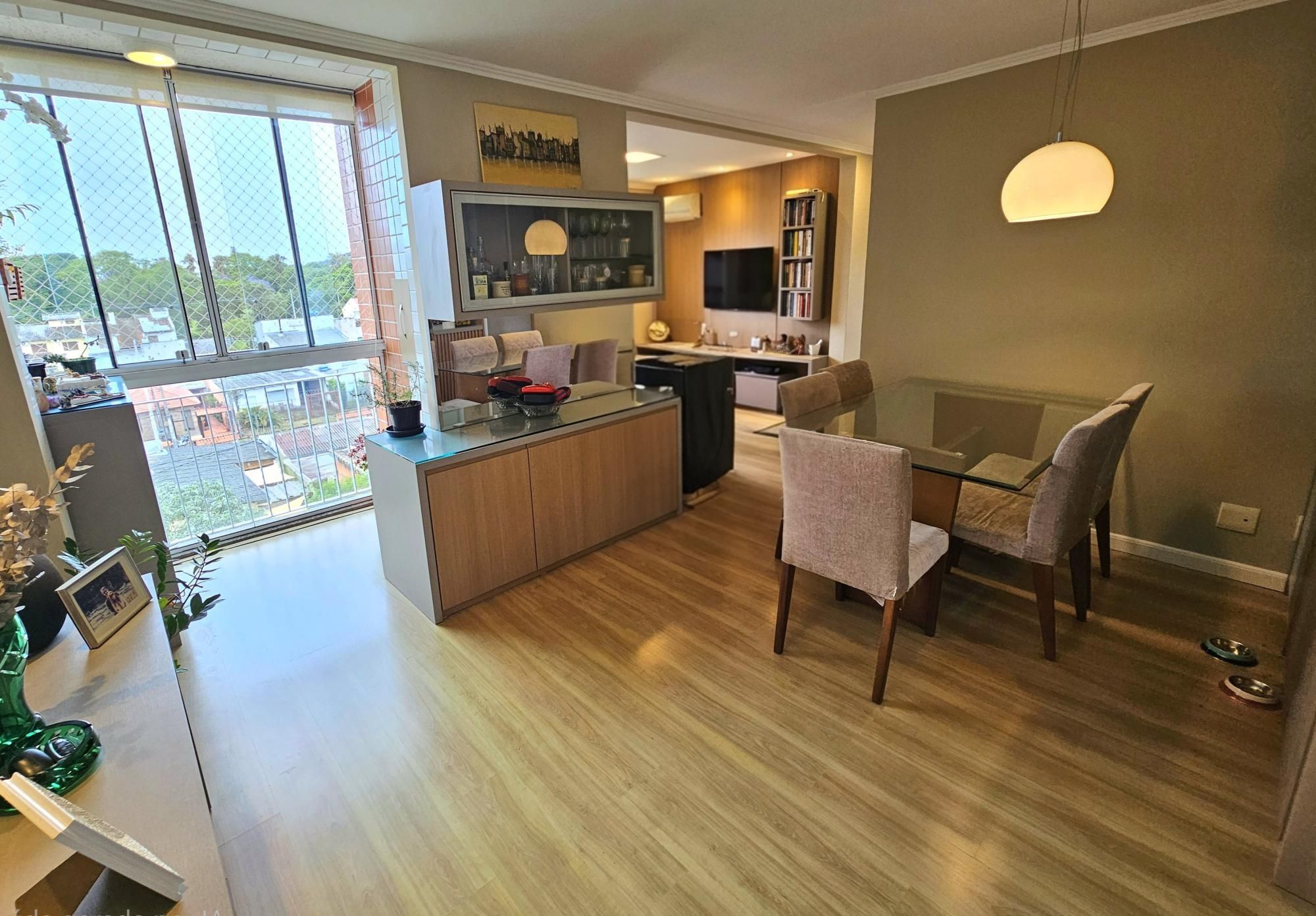 Lindo apartamento 2 dorm com suite e churrasqueira no bairro Cristal!