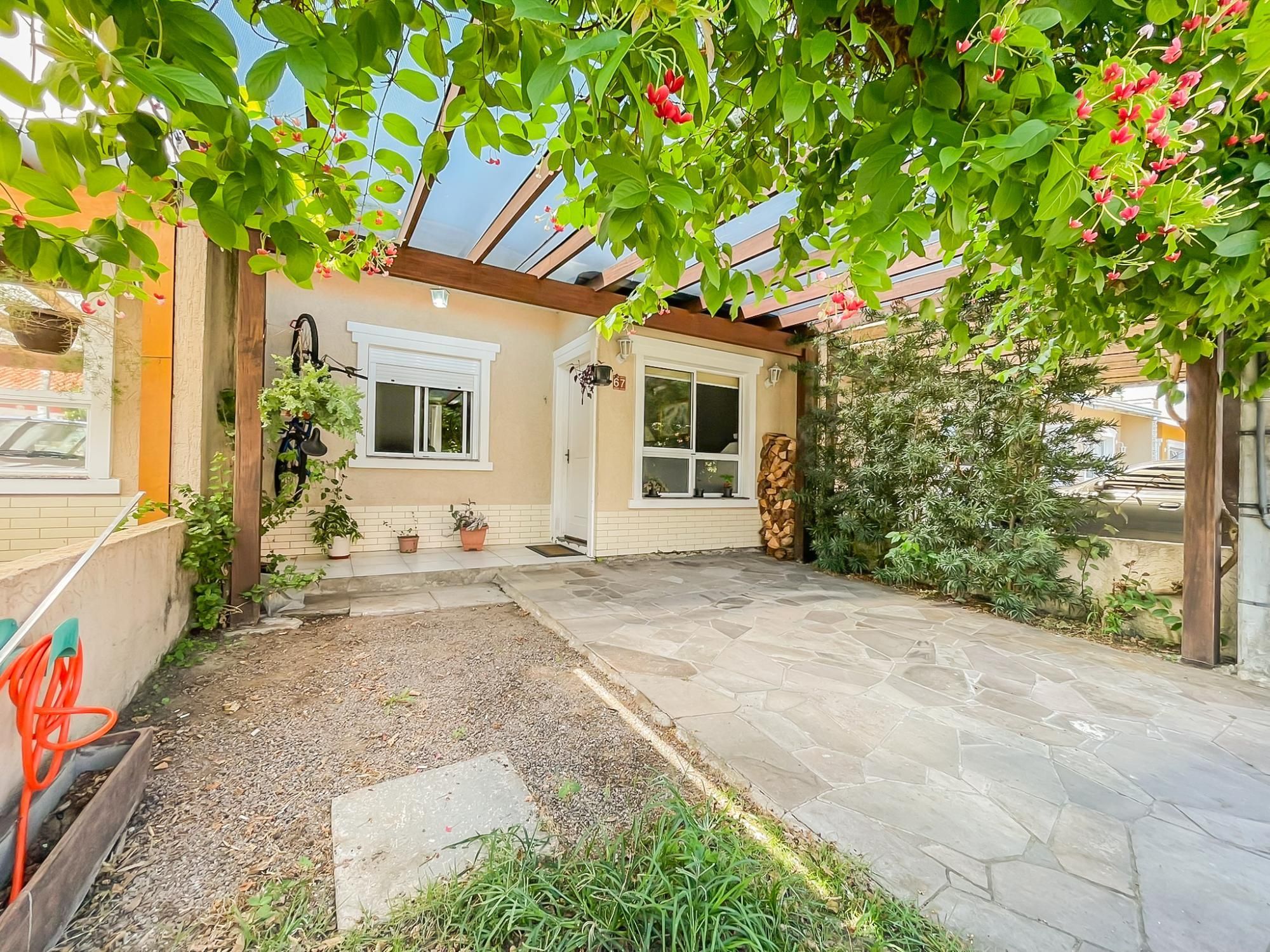 Casa de Condomínio 2 dormitórios no bairro Hípica