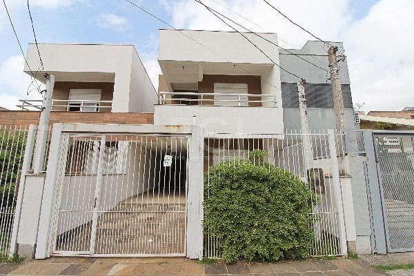 Casa para Venda - 150m², 4 dormitórios, sendo 2 suites  com uma no térreo, 2 vagas - Lagos De Nova Ipanema