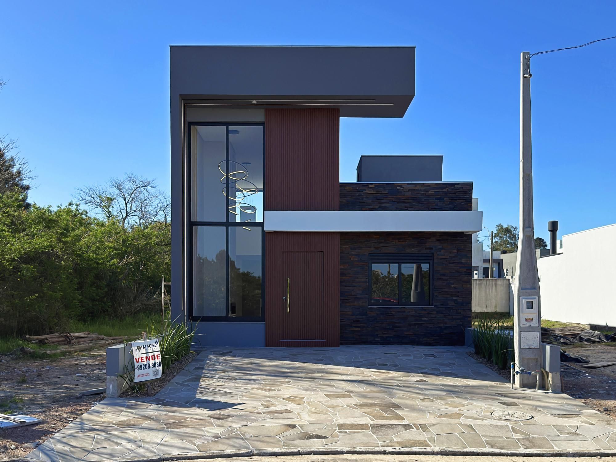 Casa com 111m², 3 dormitórios no bairro Hípica em Porto Alegre para Comprar