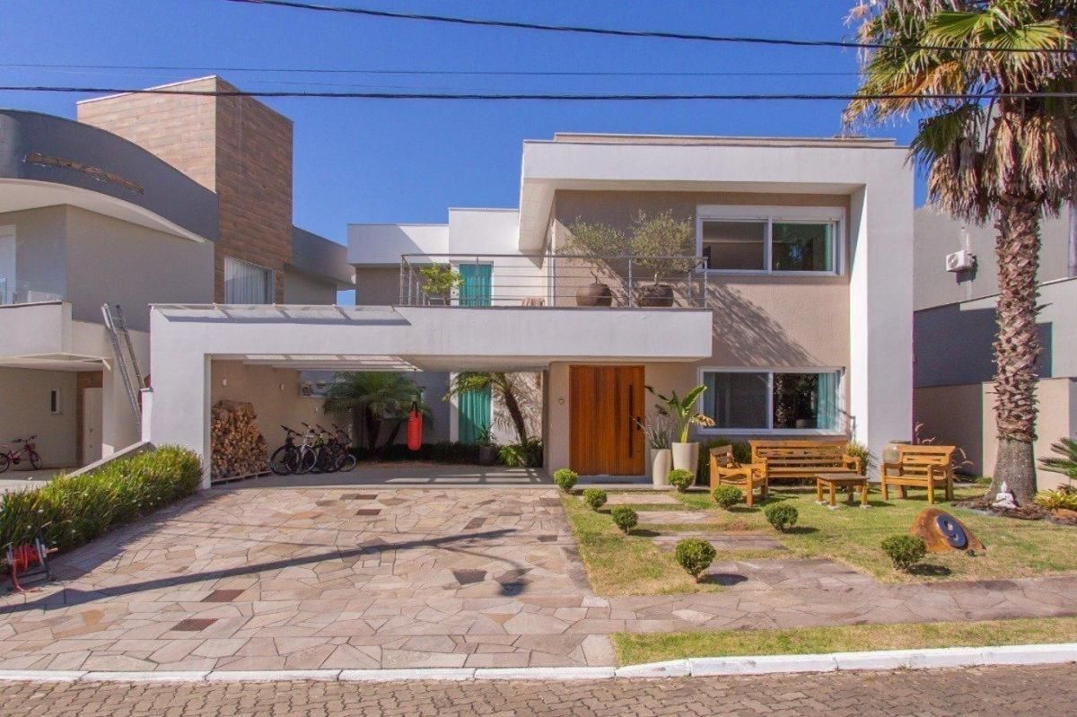 Espetacular Casa de Condomínio com 3 suítes, Piscina com aquecimento
