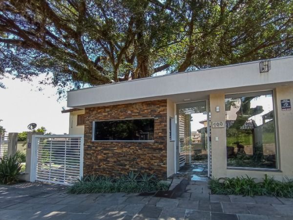Casa de Condomínio à venda com 4 quartos, 227m², 2 suítes, 4 vagas, Avenida Jacui no bairro Cristal em Porto Alegre