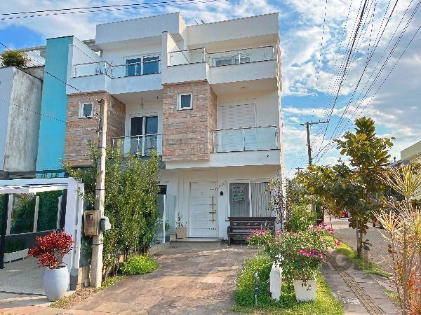 Casa à venda com 166m², 3 quartos, 3 suítes, 2 vagas no bairro Hípica em Porto Alegre