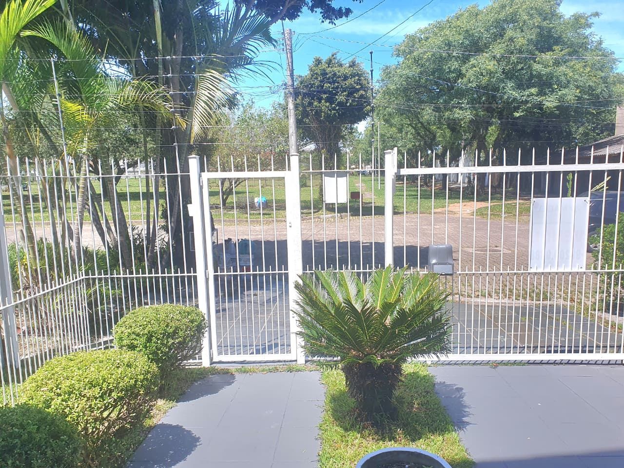 excelente sobrado com 183m², 03 dormitórios, sendo 1 suite americana, 4 vagas - uma piscina grande no Residencial  Nova Ipanema