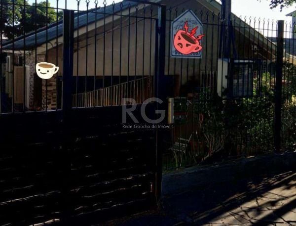 Casa em Porto Alegre, no bairro Espírito Santo, com 3 dormitório(s), e 3 banheiros, à venda.
