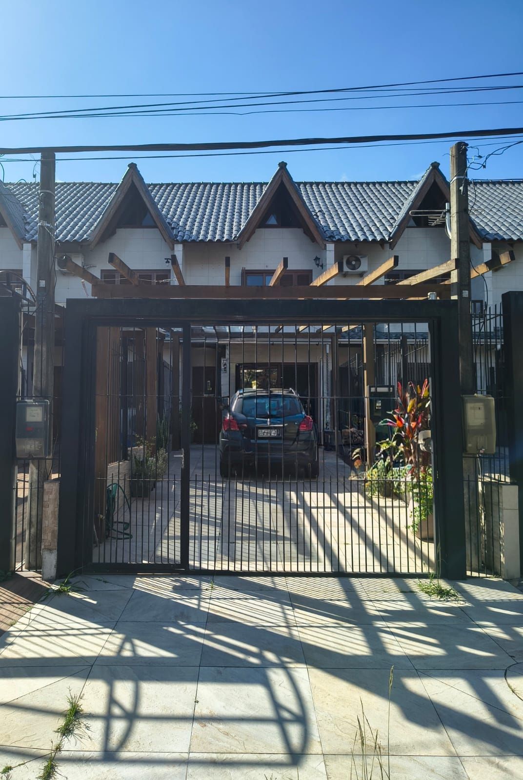 Casa com 77m², 2 dormitórios no bairro Guarujá em Porto Alegre para Comprar