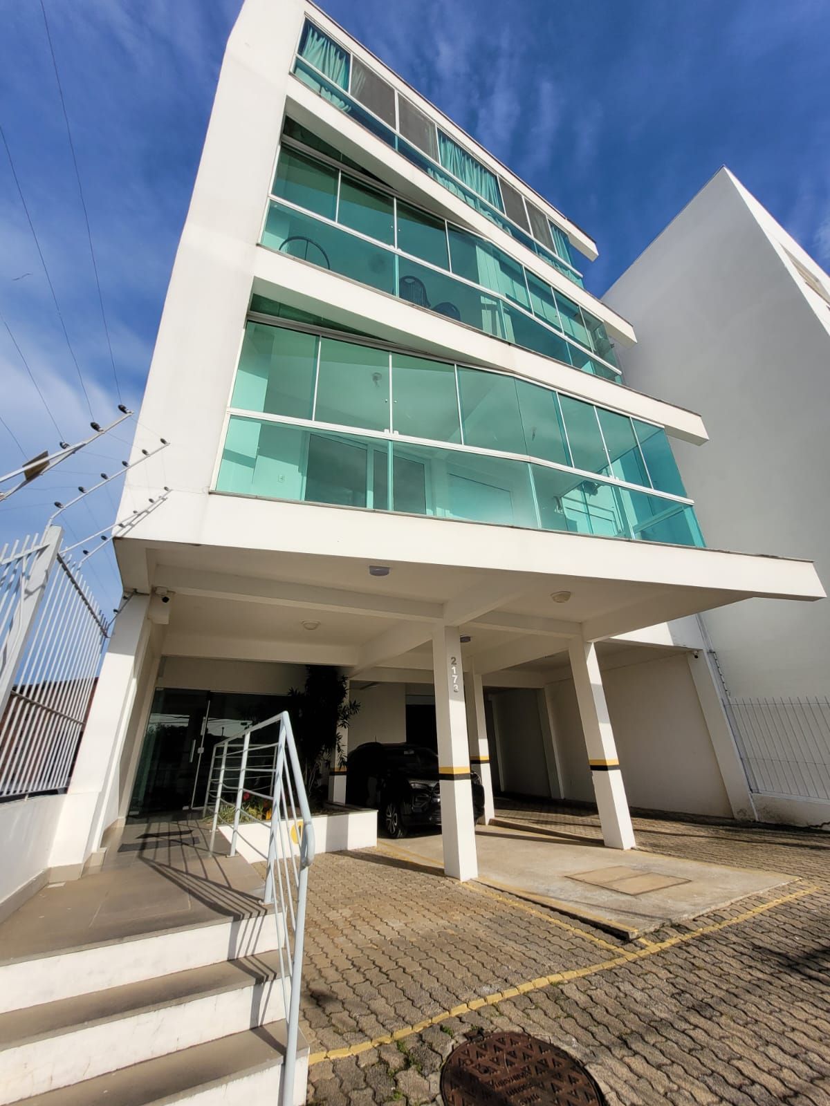 Apartamento, 3 dormitórios no bairro Tristeza em Porto Alegre para Comprar