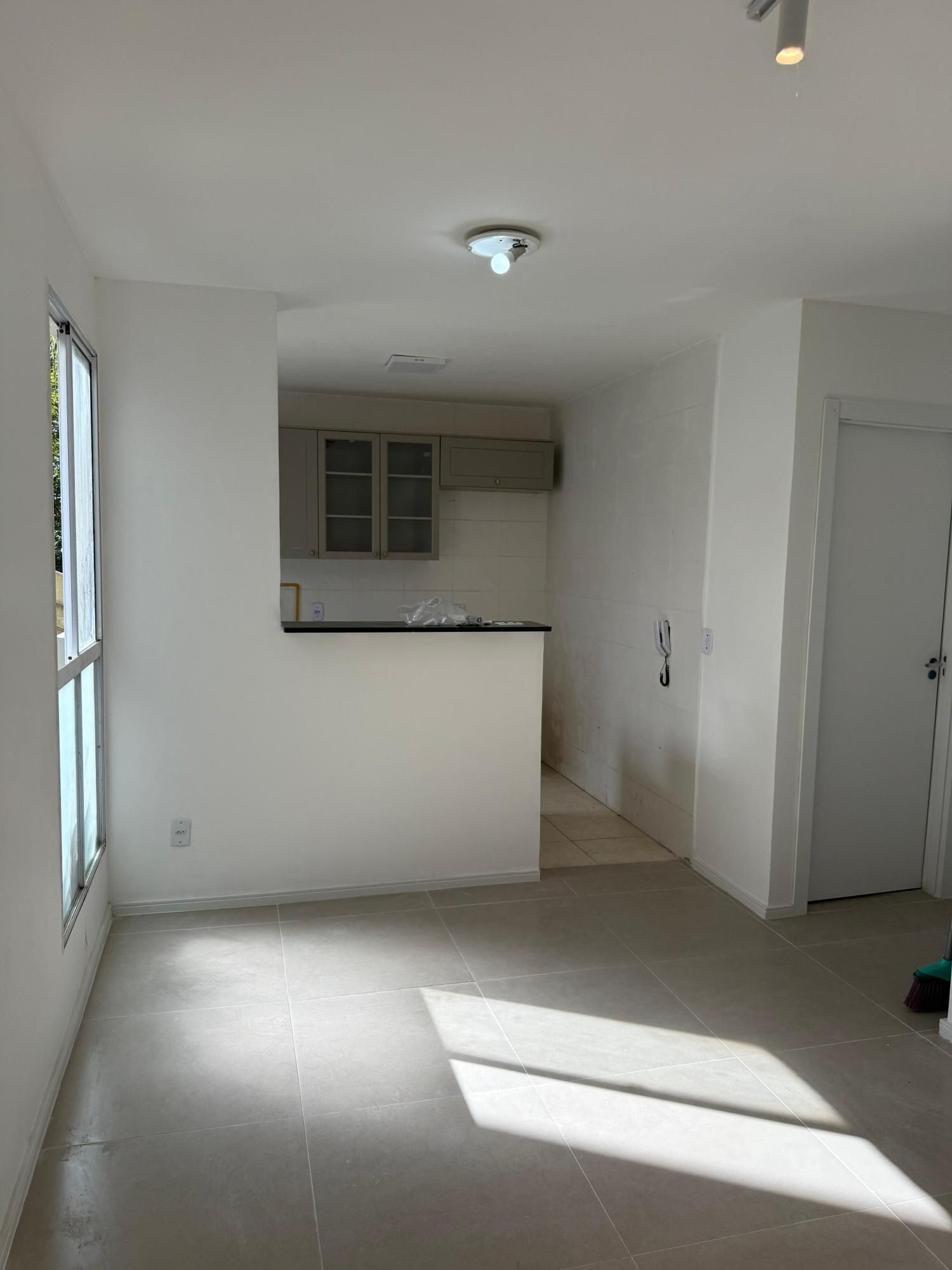Apartamento à venda com 45m², 2 quartos, 1 vaga no bairro Vila Nova em Porto Alegre