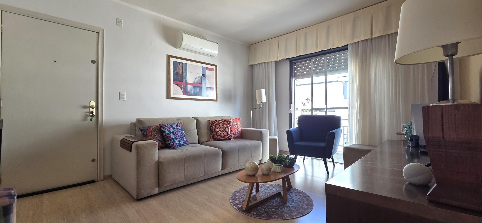 Ótimo apartamento com 79,4m2, 2 dorm. e dependencia completa.