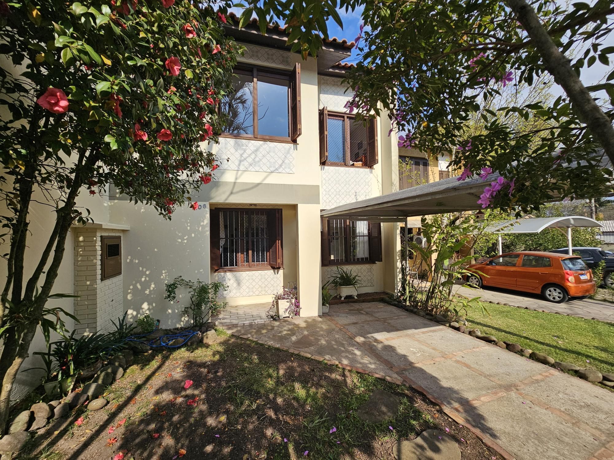 Casa 3 dormitórios no bairro Hípica