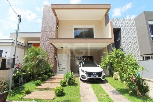 Casa ampla com piscina e suíte diferenciada em condomínio no Lagos de Ipanema zona Sul de Porto Alegre !