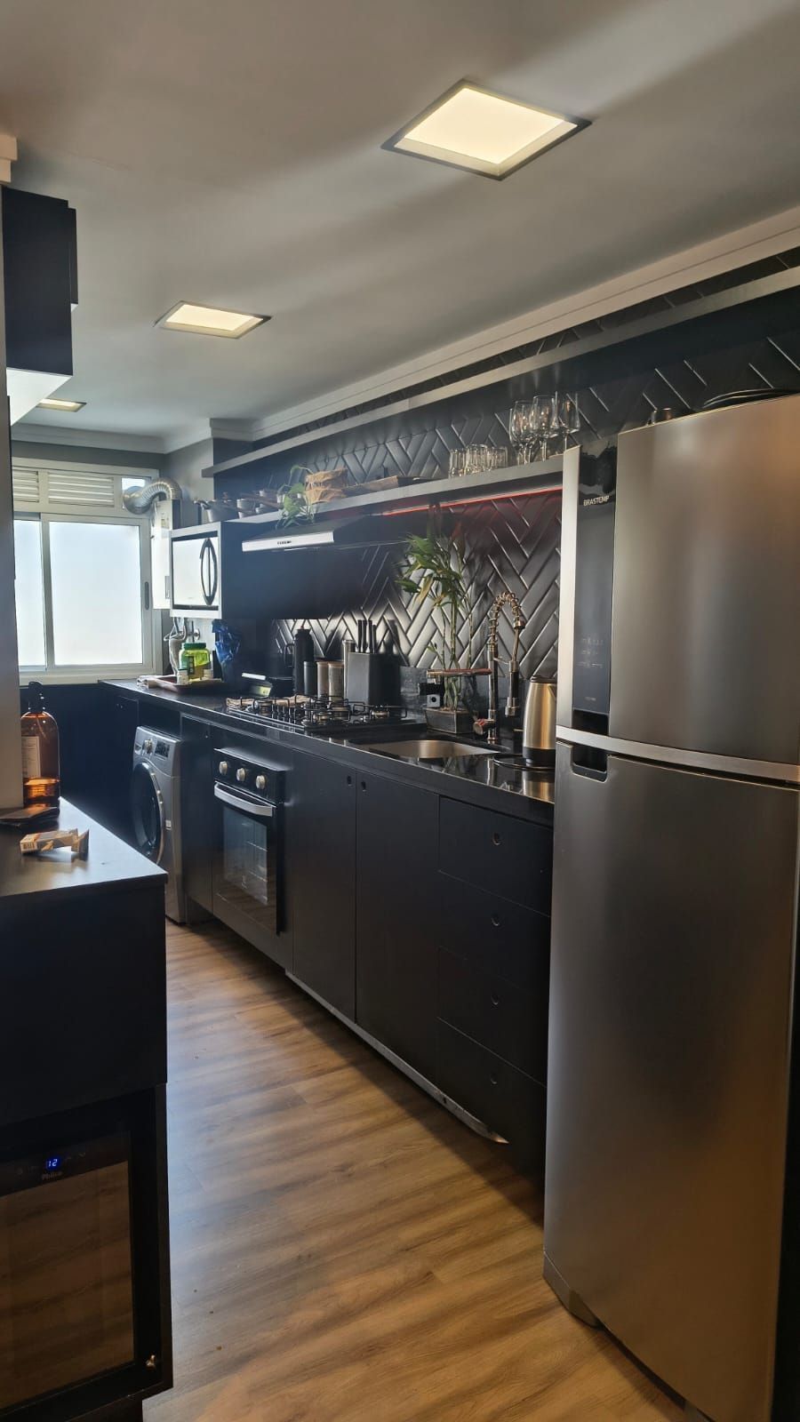 Apartamento mobiliado de 2 dormitórios com 1 suíte no bairro Cristal — foto 4