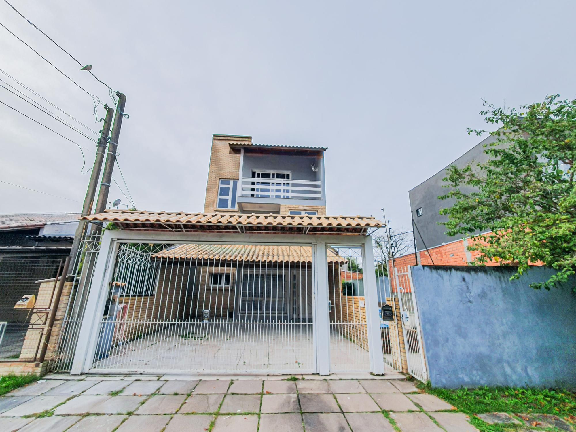 Casa com piscina para Venda - 189.91m², 3 dormitórios, sendo 1 suítes, 2 vagas - Hípica