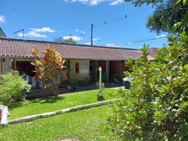 Casa à venda com 111m², 4 quartos, 2 suítes, 3 vagas no bairro Belém Novo em Porto Alegre