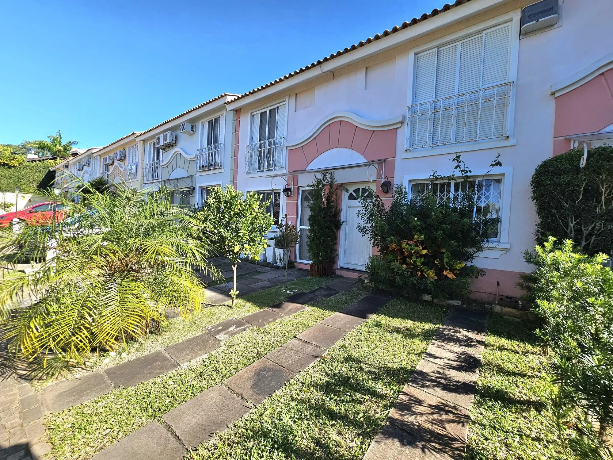 Casa de Condomínio, 3 dormitórios no bairro Cavalhada em Porto Alegre para Comprar