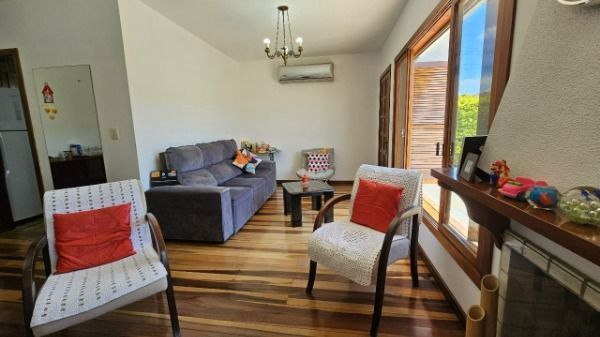 Casa de Condomínio à venda com 3 quartos, 110m², 1 suíte, 1 vaga, Avenida Edgar Pires de Castro no bairro Hípica em Porto Alegre