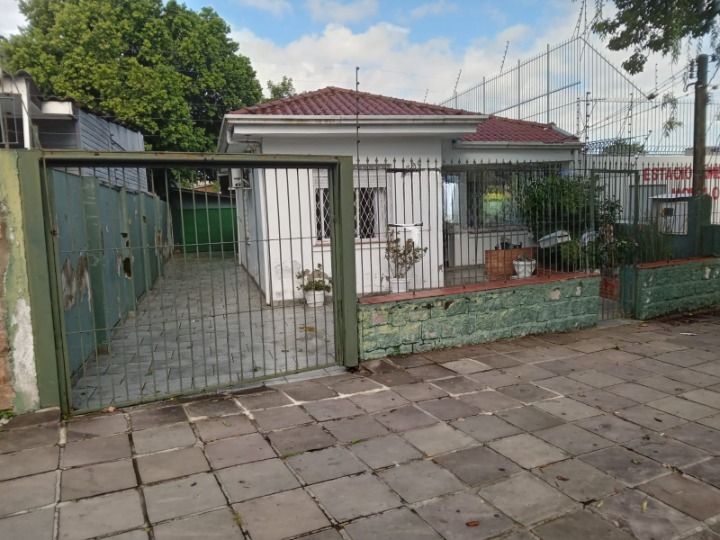Casa com 200m², 3 dormitórios no bairro Cristal em Porto Alegre para Comprar