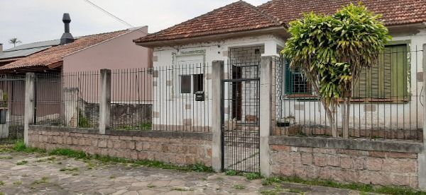 Casa à venda com 3 quartos, 135m², 1 suíte, 5 vagas, Rua Mampituba no bairro Ipanema em Porto Alegre