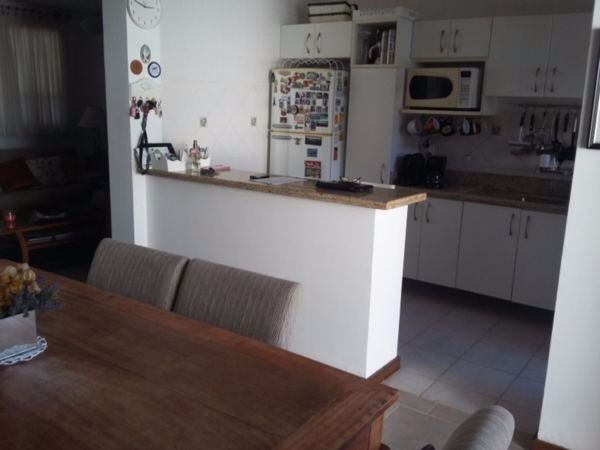 Sobrado em Ipanema, zona sul de Porto Alegre,  com 175m² - 3 dormitorios, sotão, piscina. — foto 5