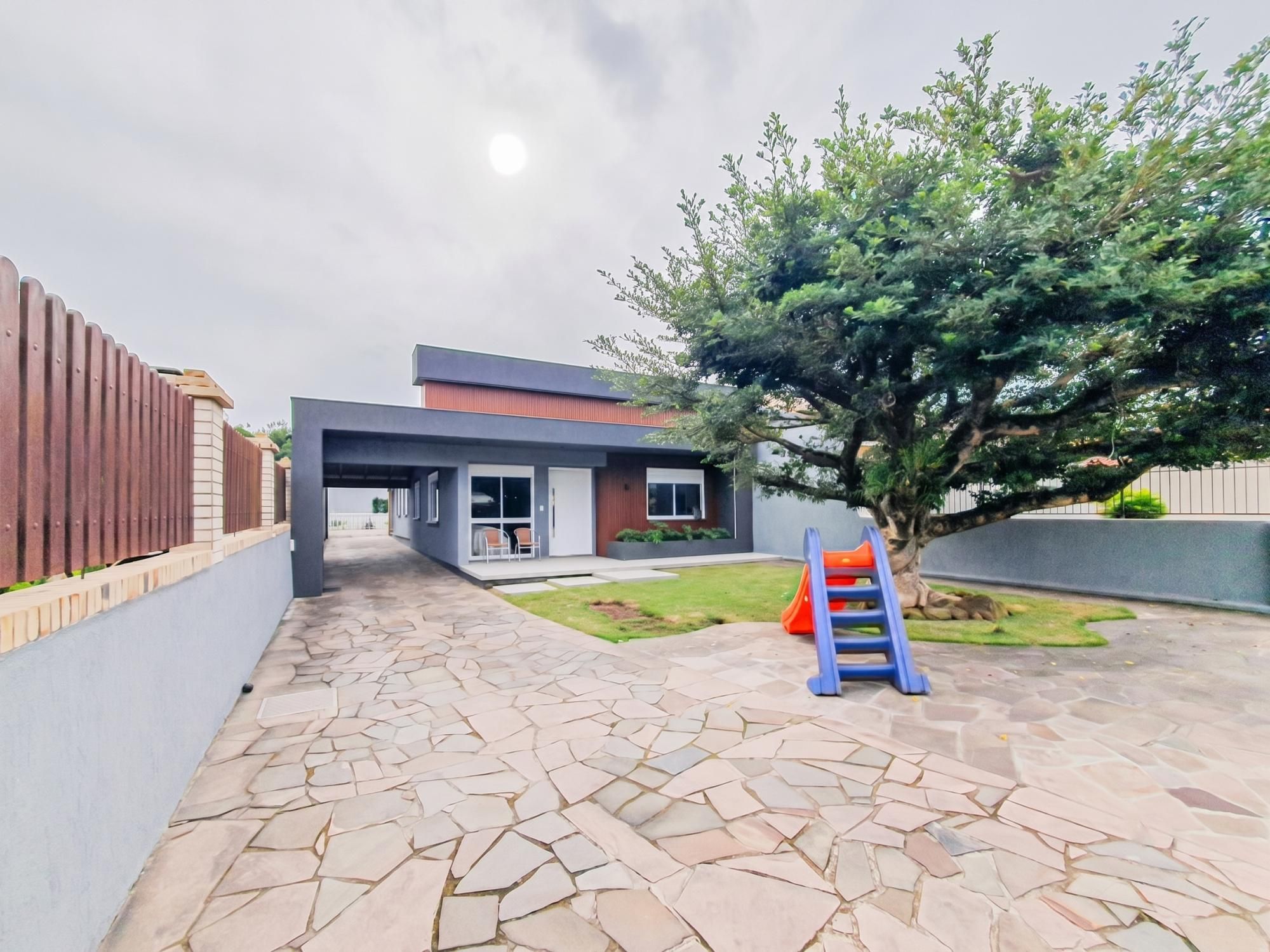 Casa, 3 dormitórios no bairro Belém Novo em Porto Alegre para Comprar