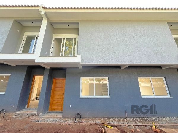 Casa Condominio em Porto Alegre, no bairro Nonoai, com 2 dormitório(s), e 2 banheiros, à venda.