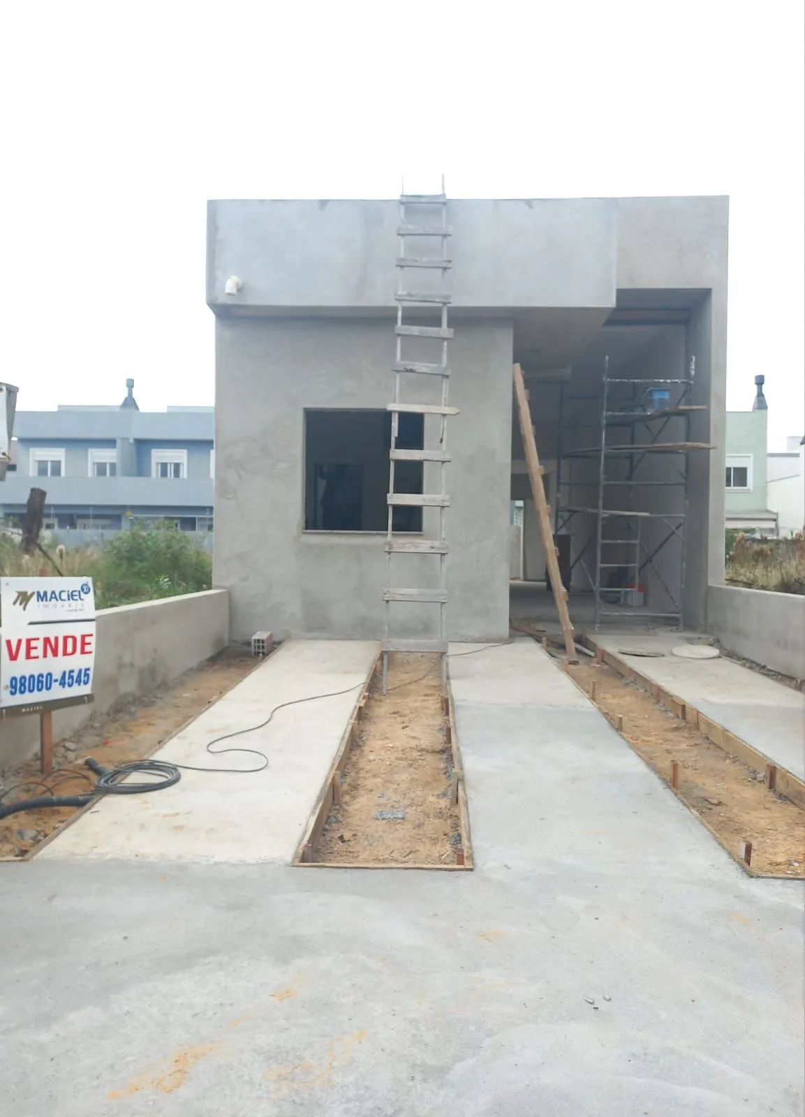 Casa nova térrea 2 dormitórios com suíte e pátio - em construção.