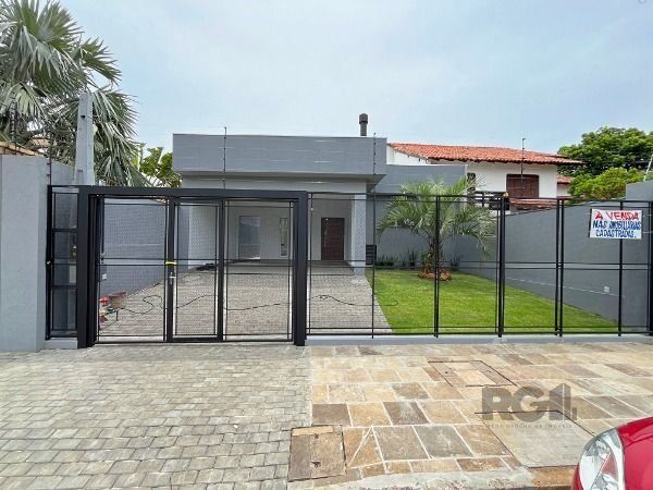 Casa em Porto Alegre, no bairro Ipanema, com 3 dormitório(s), à venda.