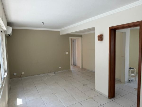 Apartamento em Porto Alegre, no bairro Azenha, com 2 dormitório(s), e 2 banheiros, à venda.