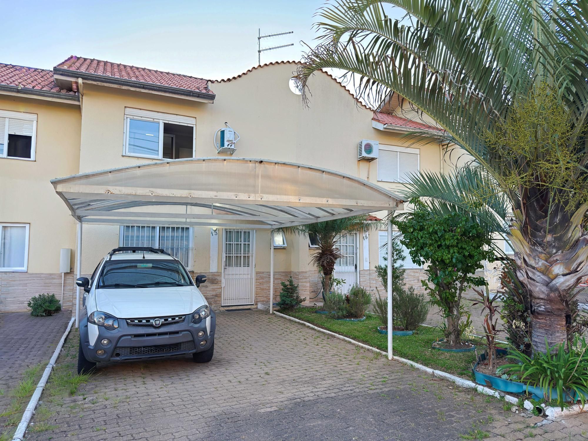 Casa de Condomínio, 2 dormitórios no bairro Hípica em Porto Alegre para Comprar