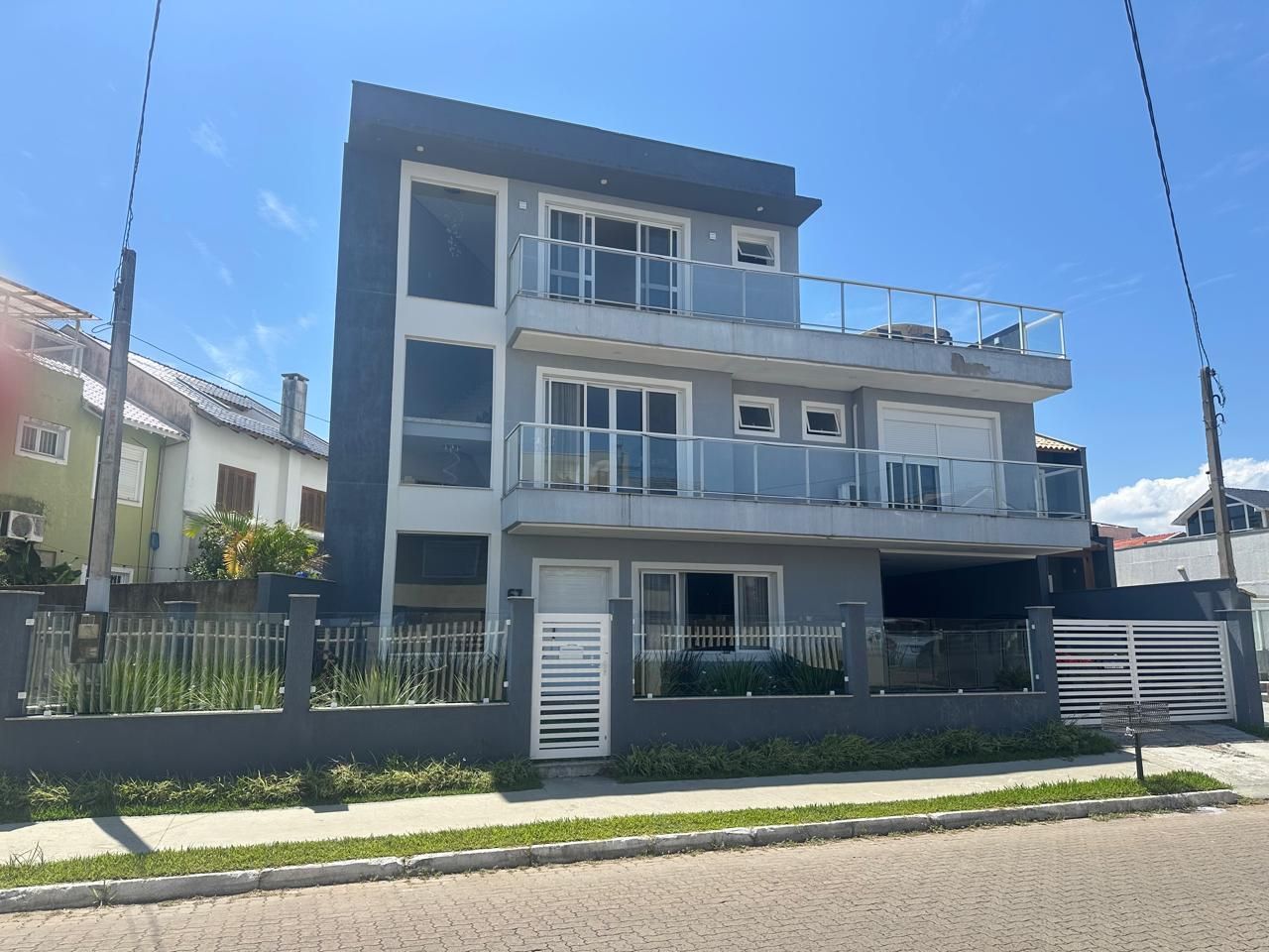 Casa 3 dormitórios no bairro Hípica