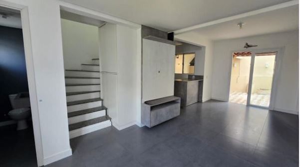 Casa de Condomínio, 3 dormitórios no bairro Vila Nova em Porto Alegre para Comprar