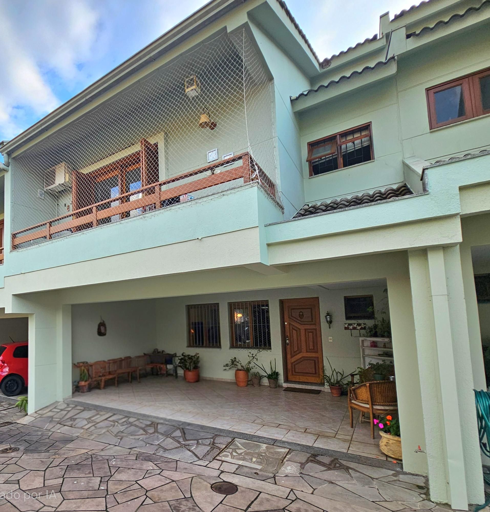 Casa 3 dormitórios + sótão em condomínio Jardim Isabel bairro Ipanema !