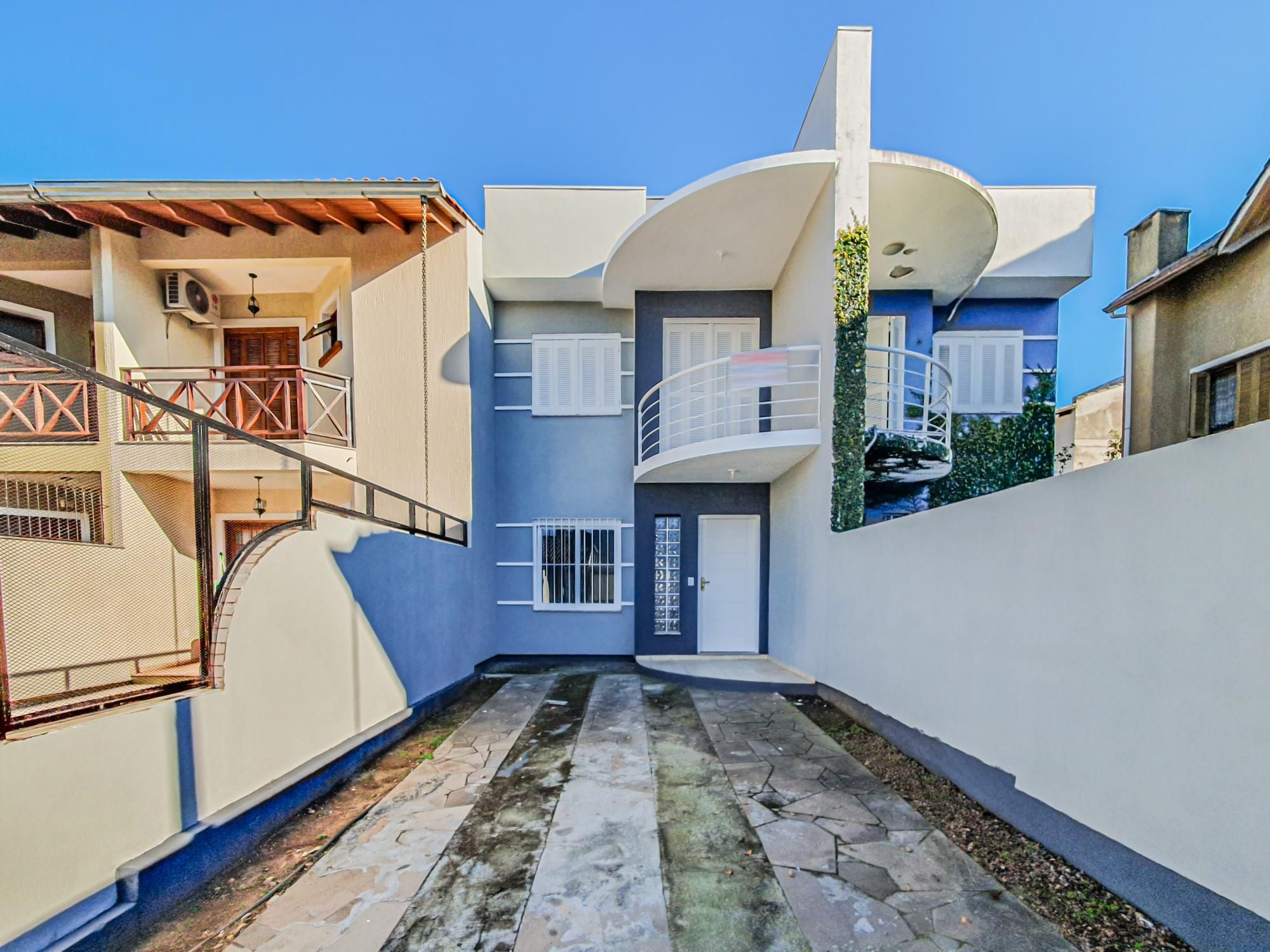 Linda casa com 2 suítes localizada no bairro Hípica,