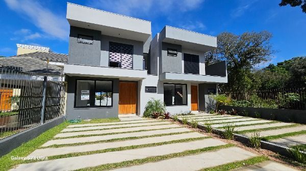 Casa em Porto Alegre, no bairro Ipanema, com 3 dormitório(s), e 3 banheiros, à venda.