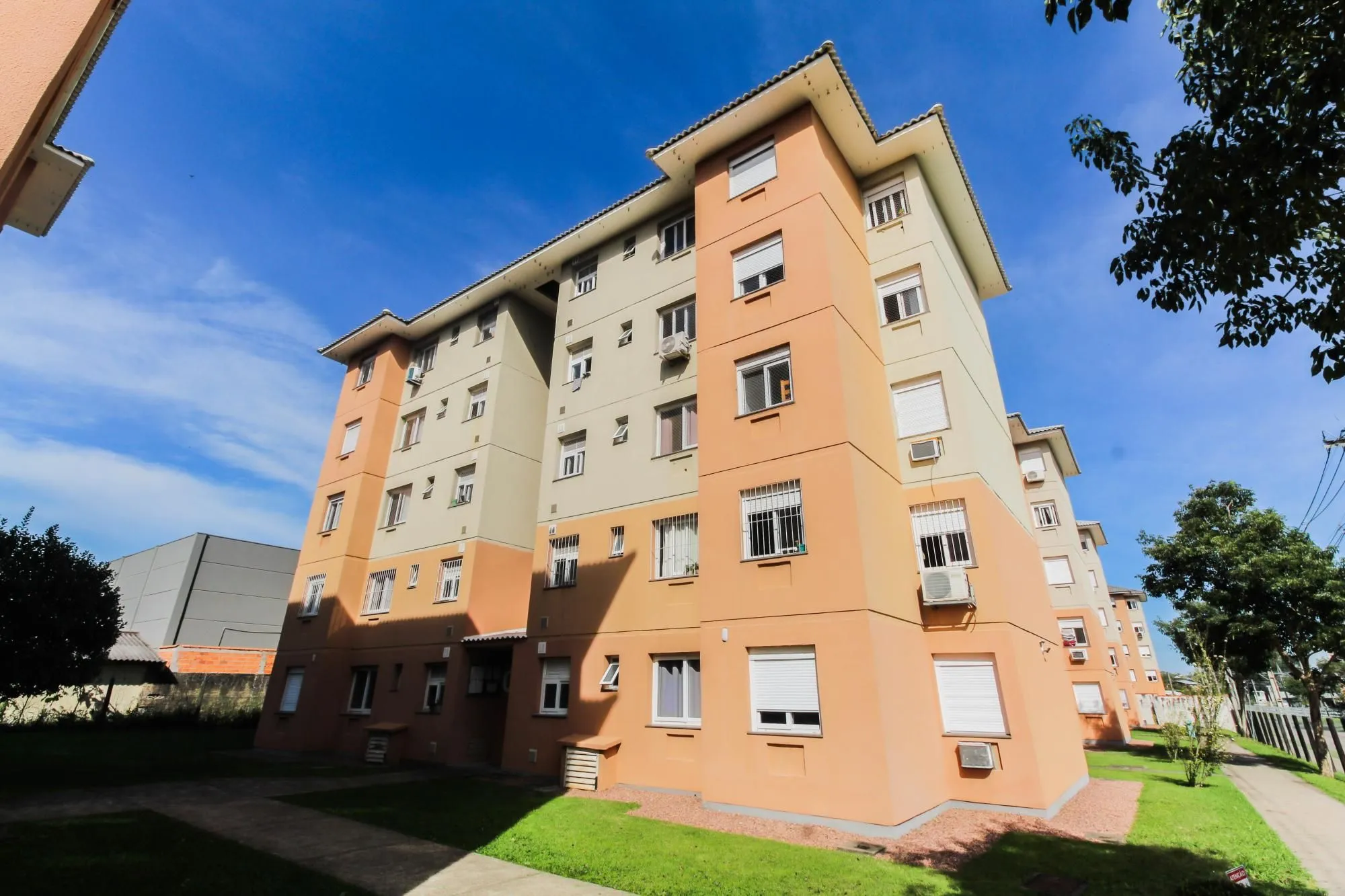 Apartamento, 2 dormitórios no bairro Restinga em Porto Alegre para Comprar