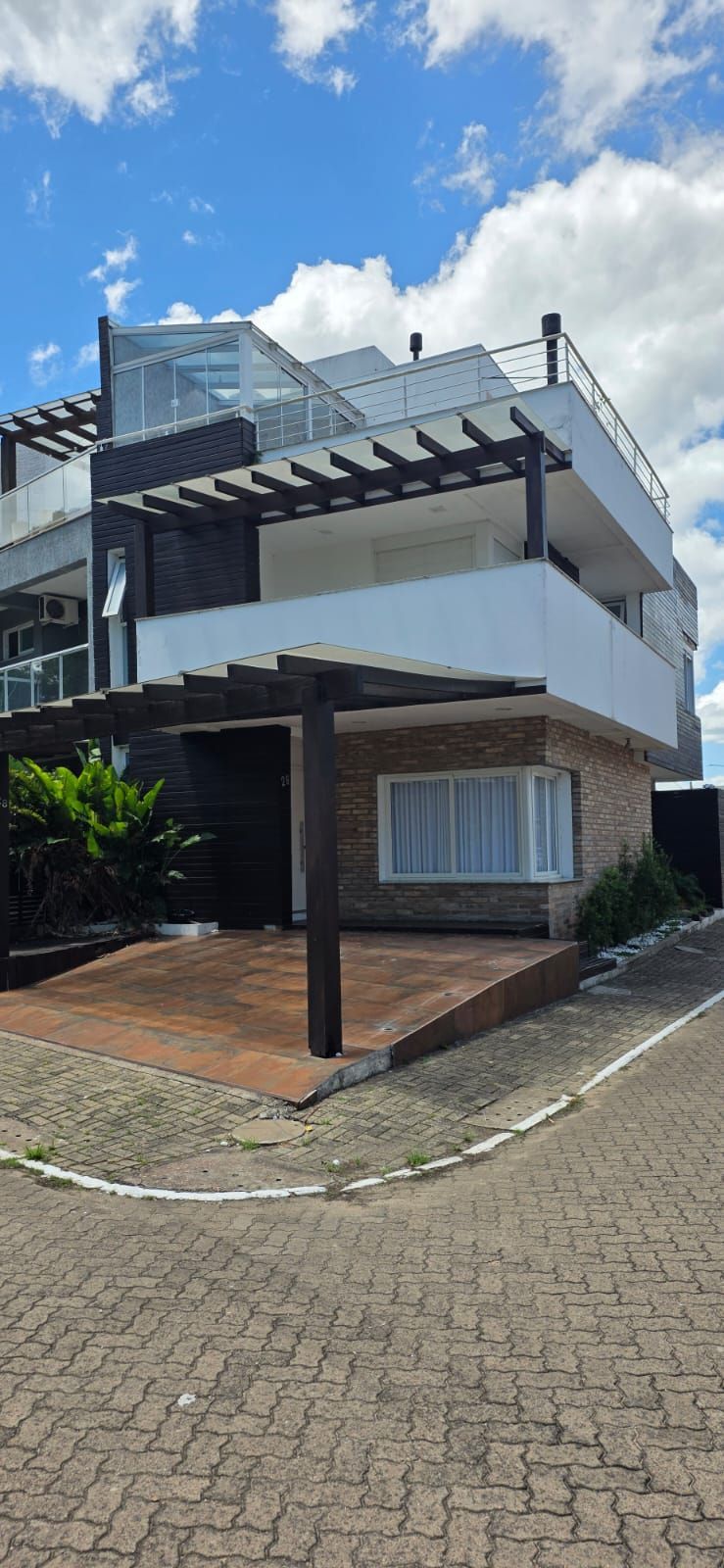 Casa de Condomínio 3 dormitórios no bairro Hípica