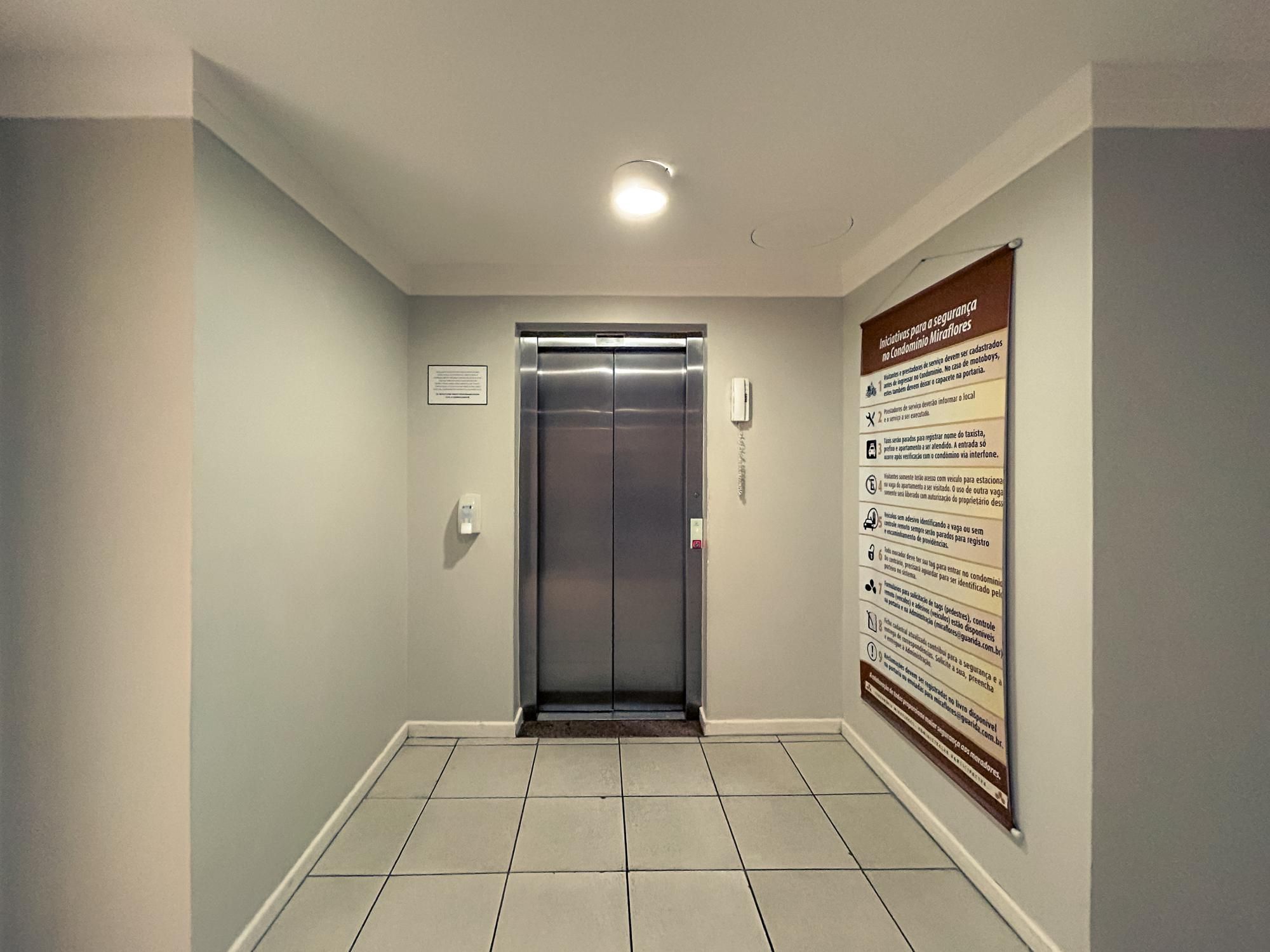 Apartamento mobiliado de 2 dormitórios com 1 suíte no bairro Cristal — foto 4