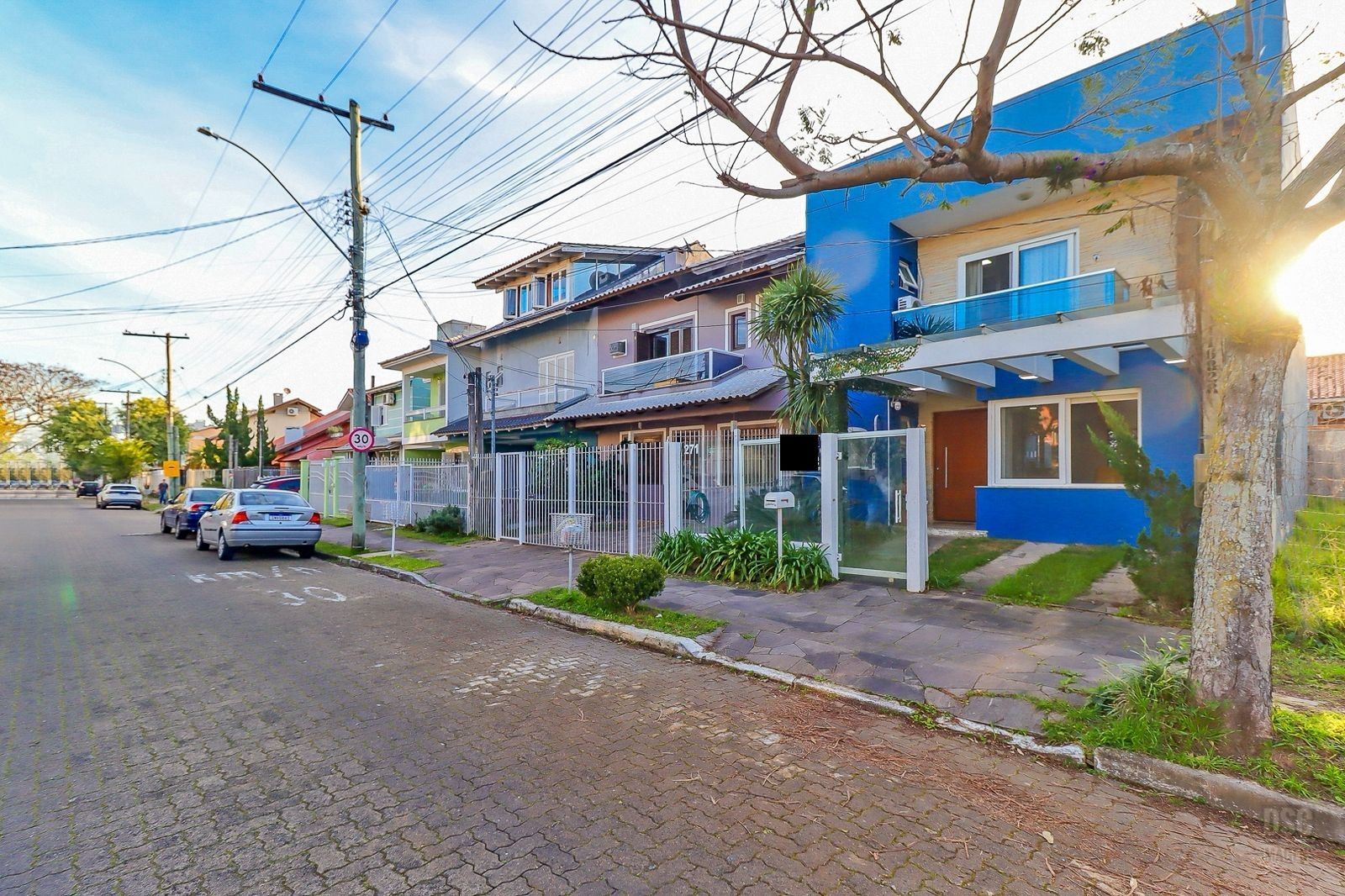 Casa, 3 dormitórios no bairro Hípica em Porto Alegre para Comprar
