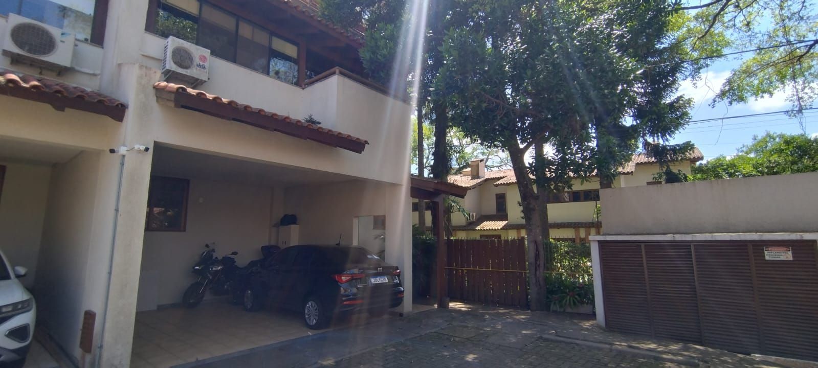 Linda Residência com 3 dormitórios sendo 1 suíte no Jardim Isabel.