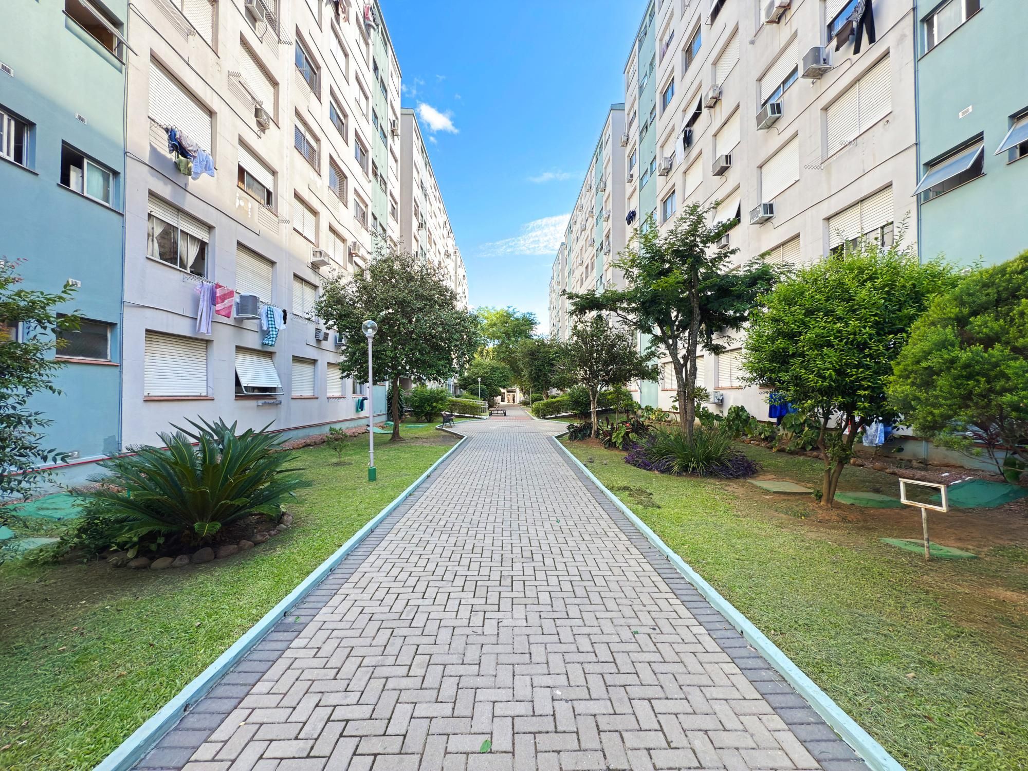 Apartamento, 2 dormitórios no bairro Sarandi em Porto Alegre para Comprar