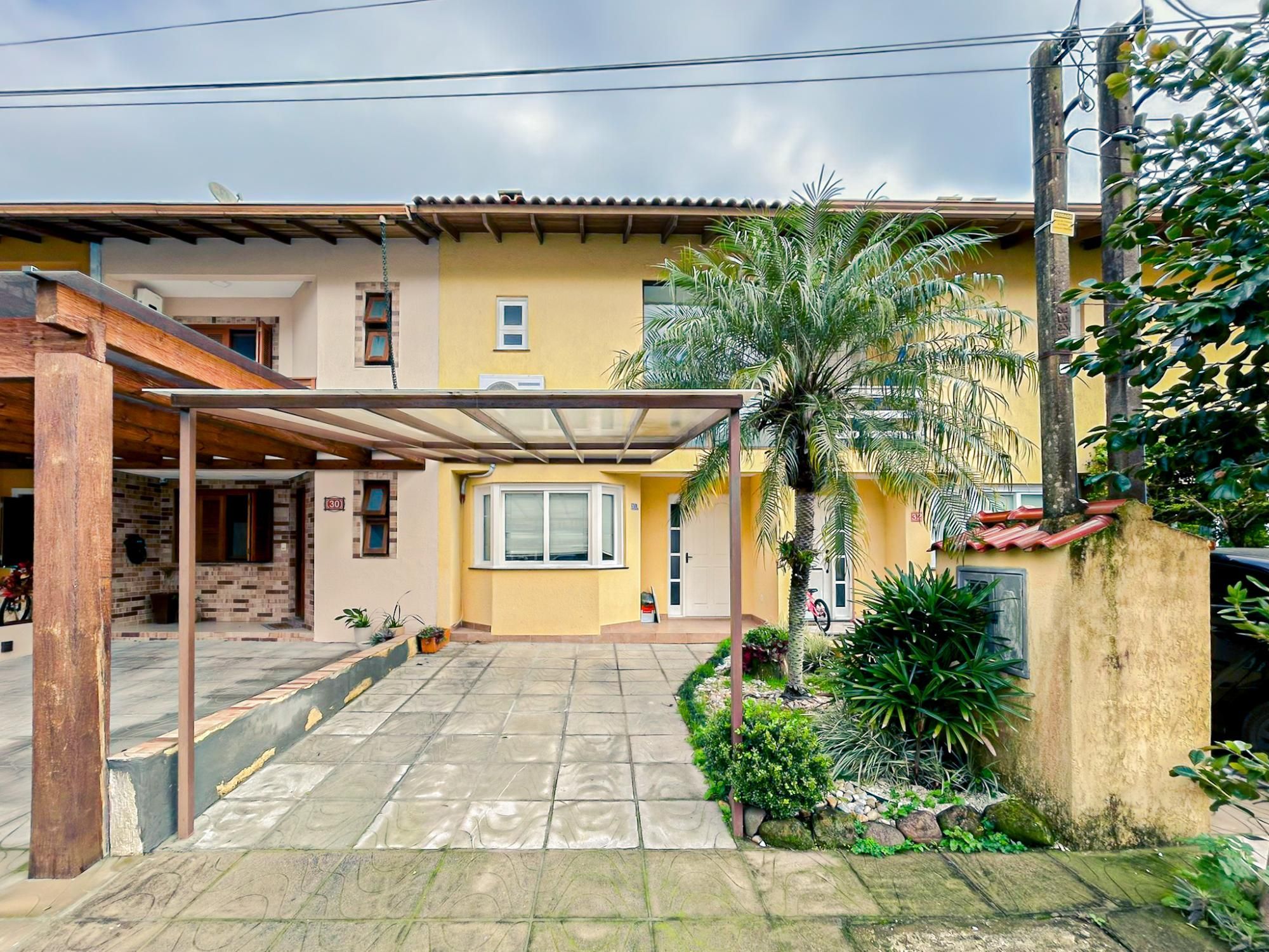 Casa Condominio para Venda - 96m², 3 dormitórios, sendo 1 suites, 2 vagas - Hípica