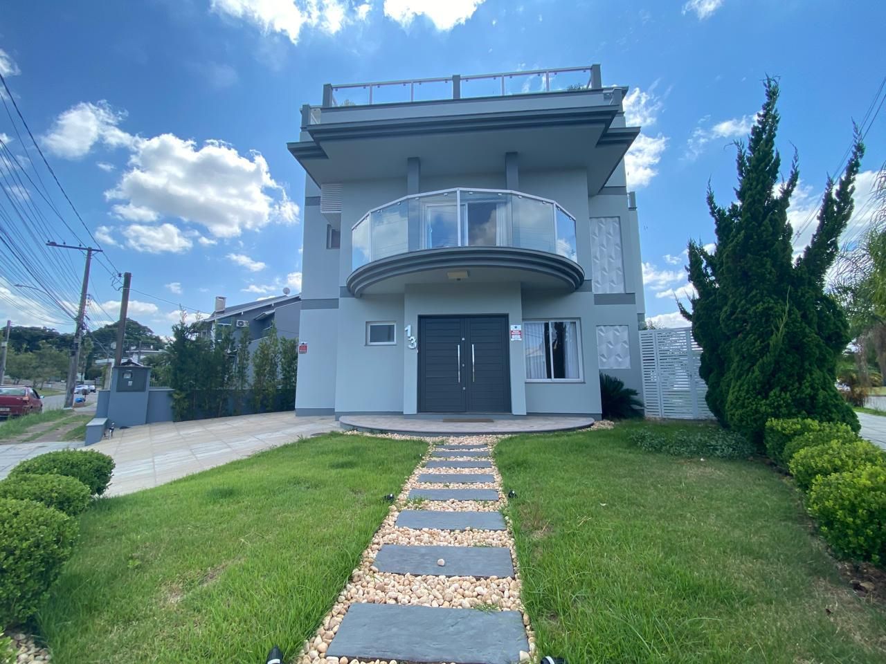 Casa 3 dormitórios no bairro Hípica